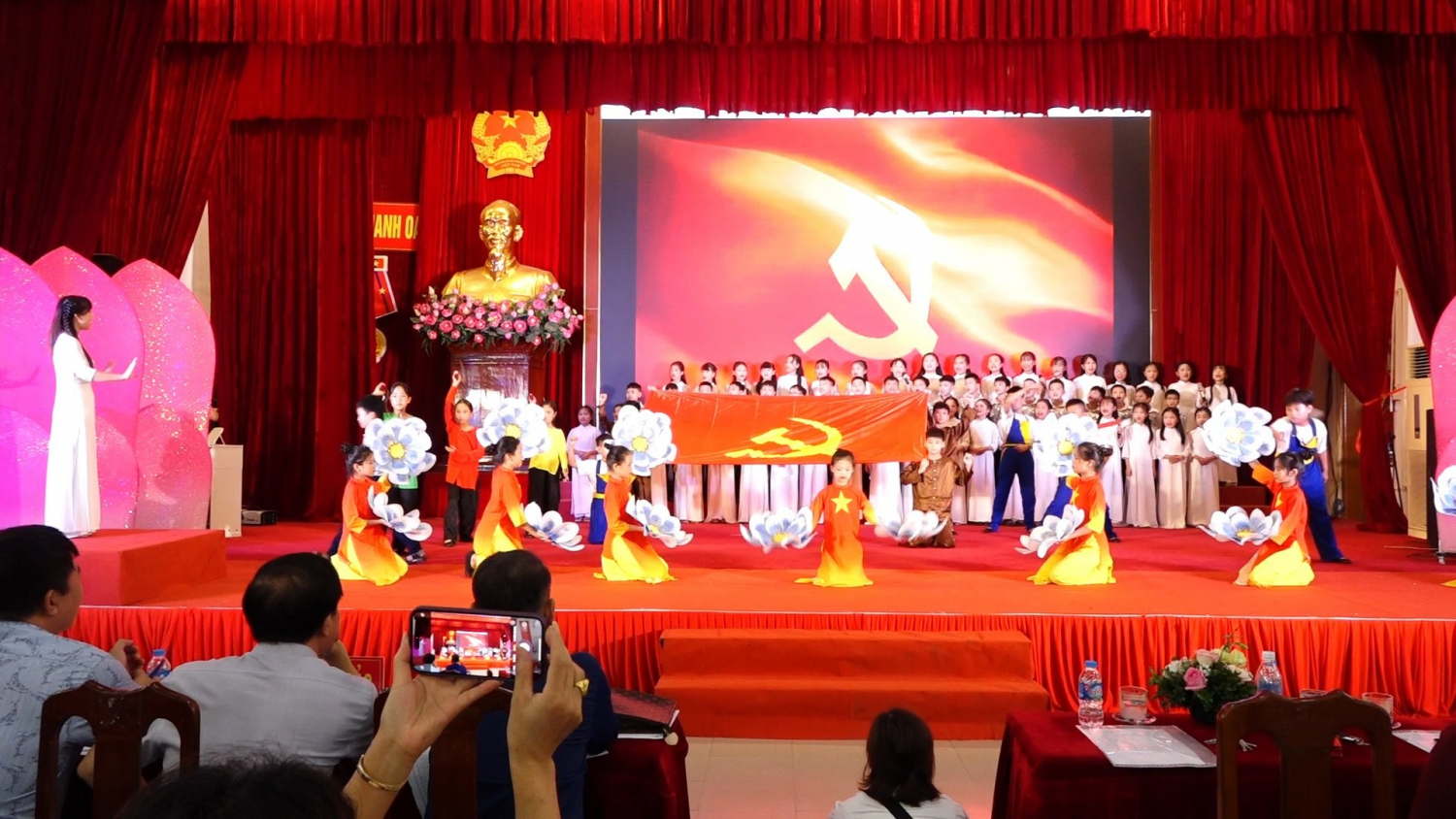 Trường tiểu học Cao Viên 2 tham gia liên hoan hợp xướng tại UBND huyện Thanh Oai